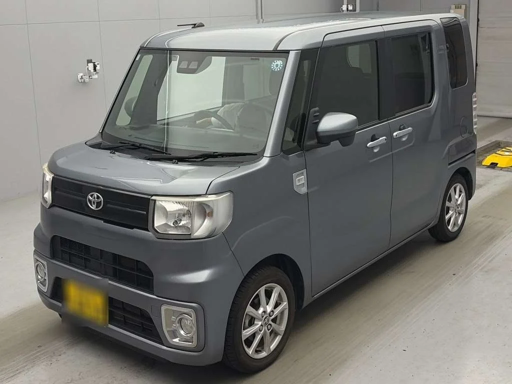 Toyota Pixis Mega LA700A 2021